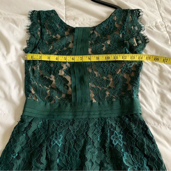 Beautiful Bedo lace dress -XS - Picture 6 of 9